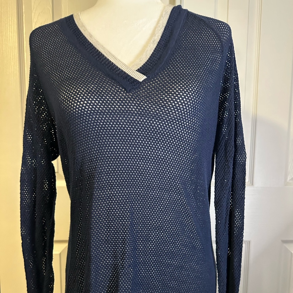 Smart Wool Loose Knit V-Neck Sweater Navy Sweater Size L
New Condition